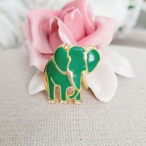 VINTAGE small green enameled elephant brooch